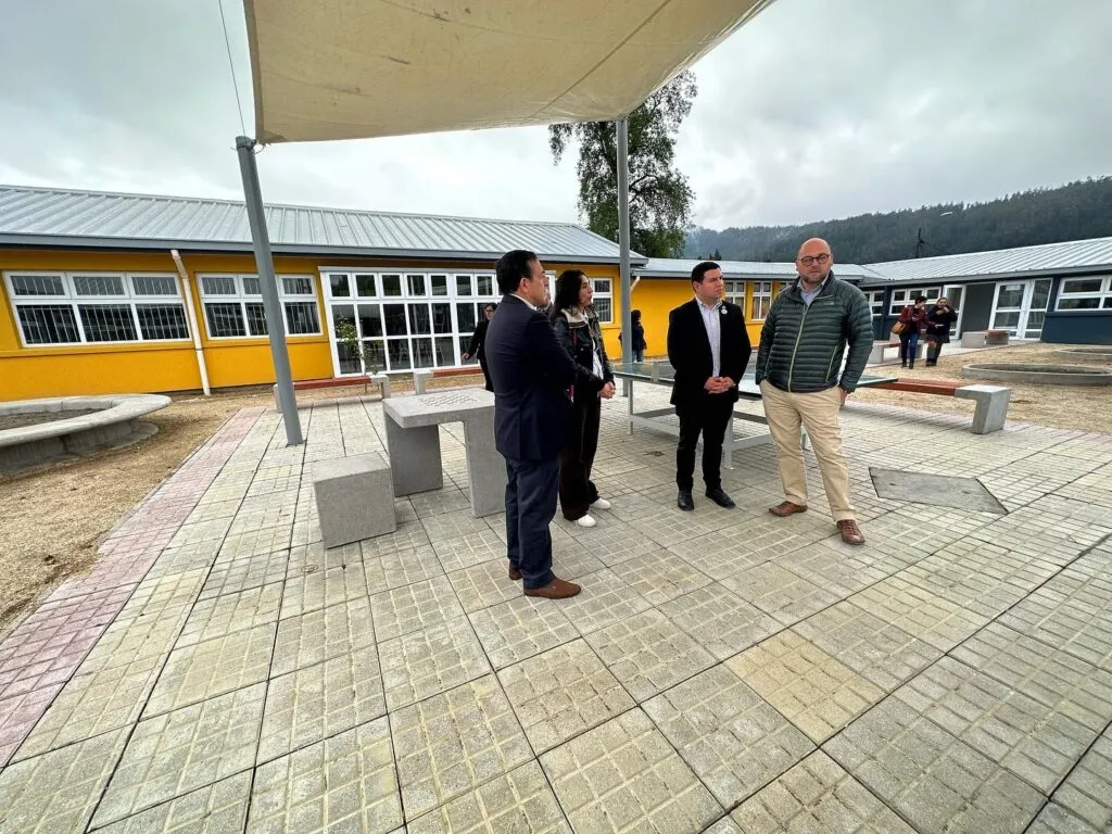 Obra: Conservación Escuela Manquimávida